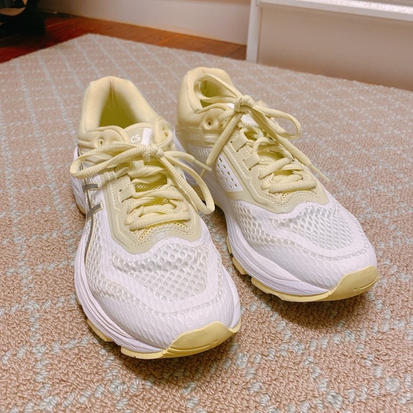 ASICS tennis shoes - Picture 2 of 6